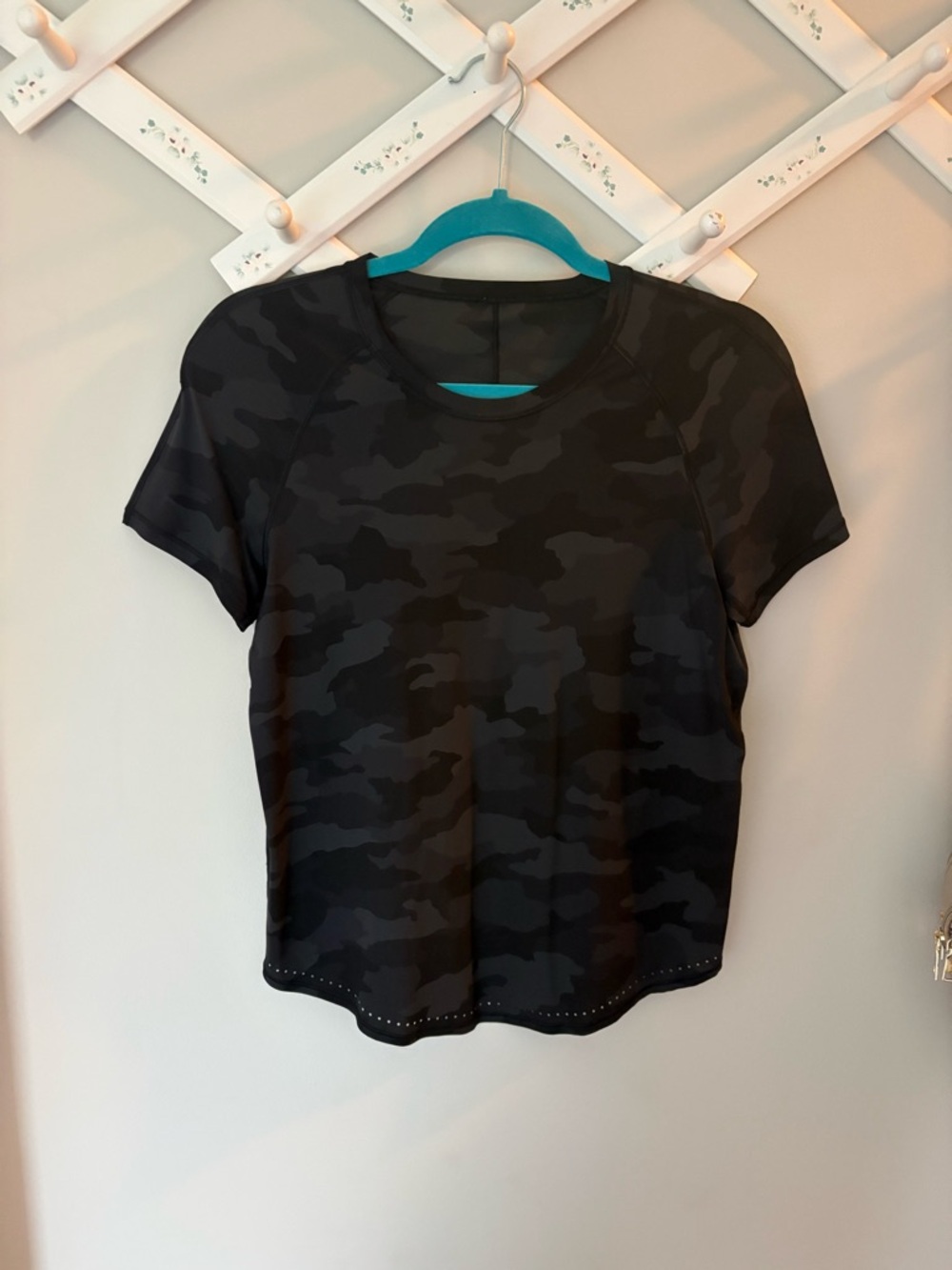 Women's Lululemon Black Camo Short Sleeve Performance Tee